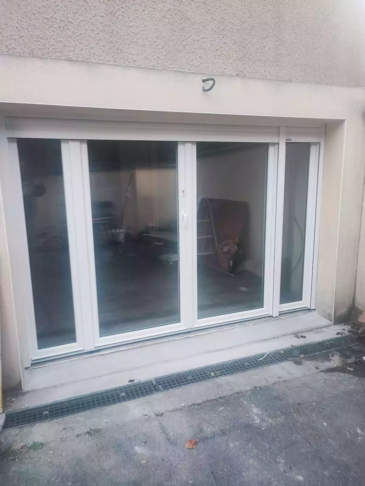 Installation porte-fenêtre PVC avec volet roulant - 002 - OUVERTIS - Germigny-l'Évêque